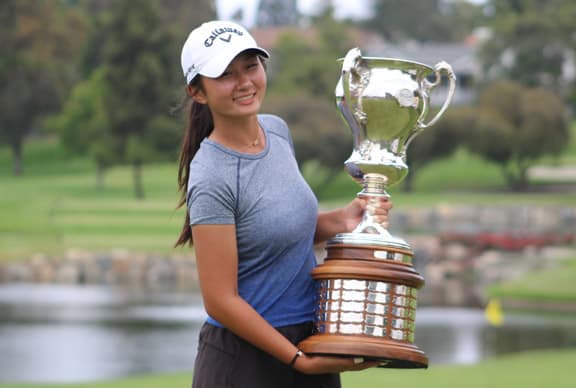 Kelly Xu holds trophy